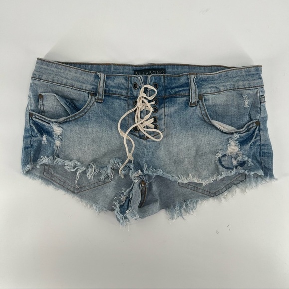 Billabong Lite Hearted Distressed Cut Off Jean Shorts Size 3 Women’s - Picture 1 of 4